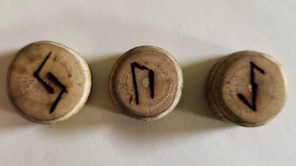 three runes displaying Jera, Uruz, and Eihwaz.
